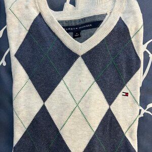 2 Tommy Hilfiger sweaters